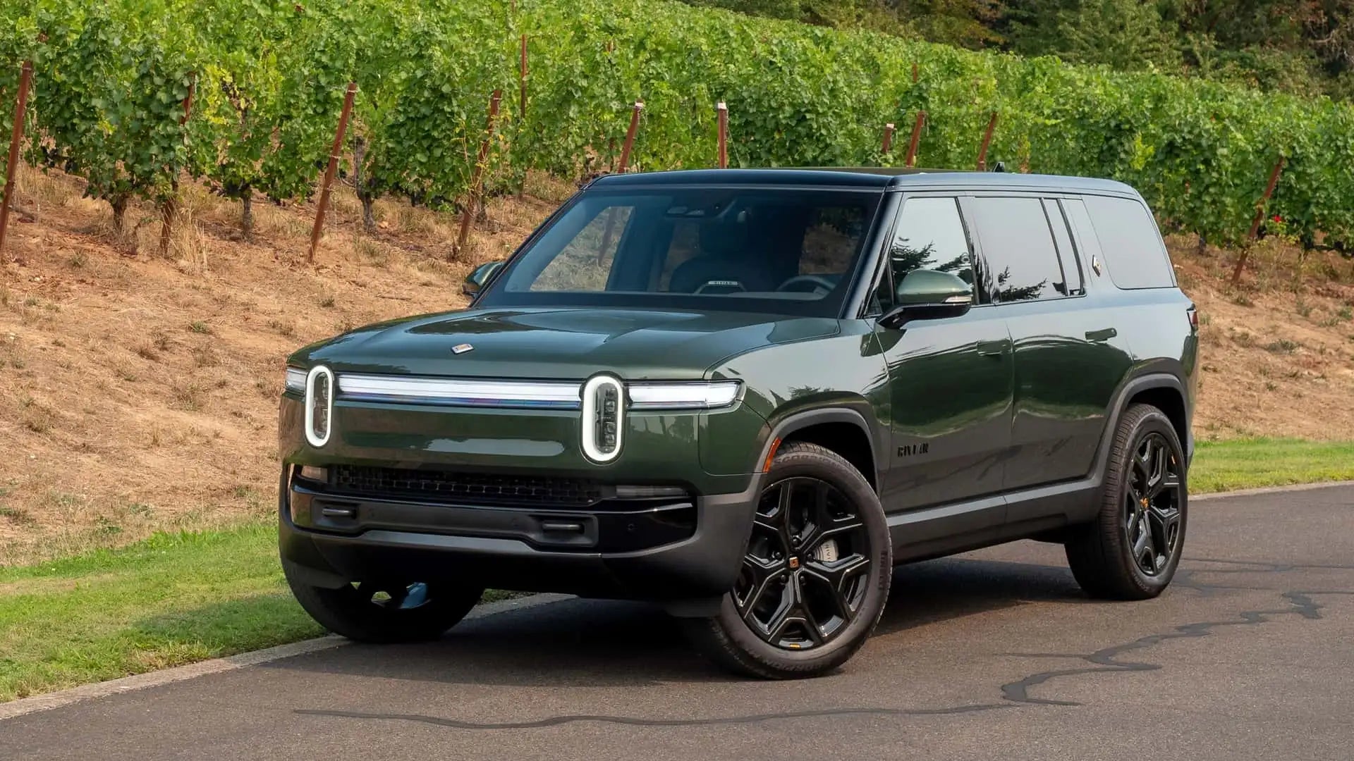 Rivian R1S (2022+)