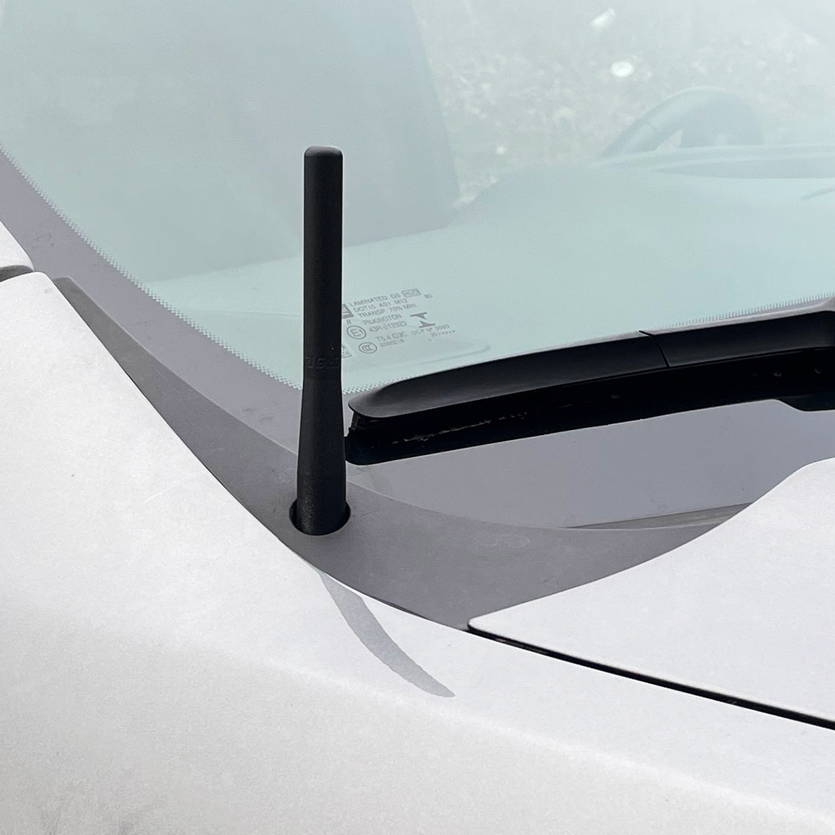 Perfect-Fit Stubby Antenna |  Chevrolet Silverado 1500 (2019+), GMC Sierra 1500 (2019+)